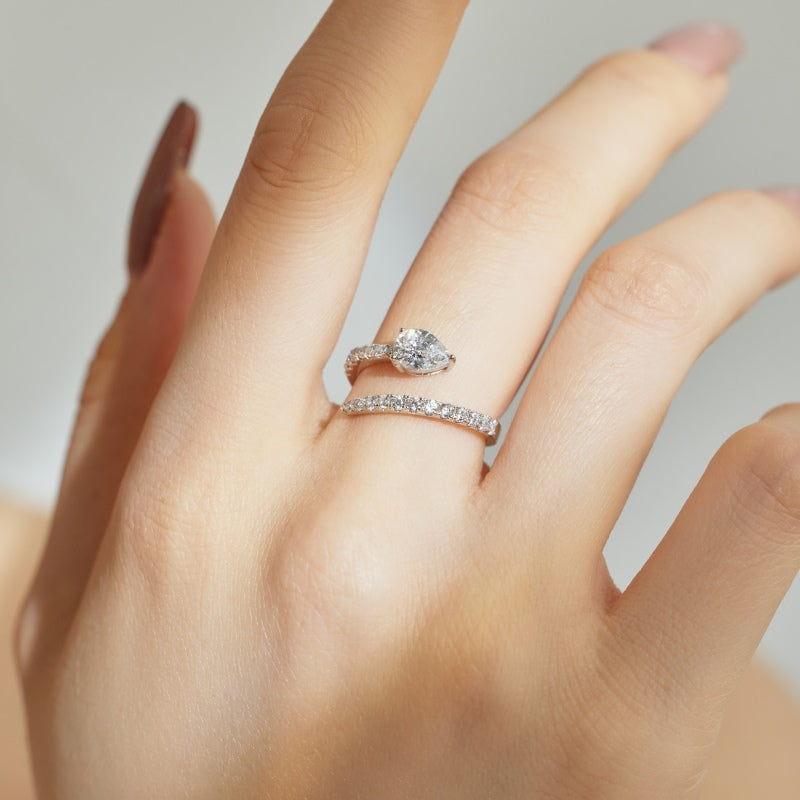 💎 Elegant Wrap Solitaire Ring