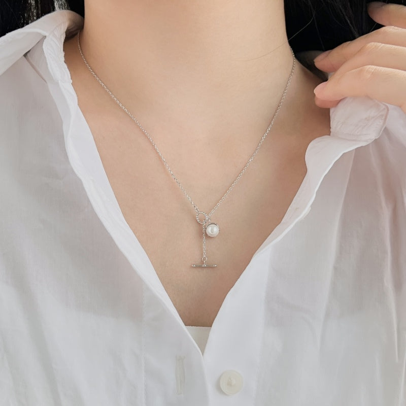 Minimal Pearl Necklace