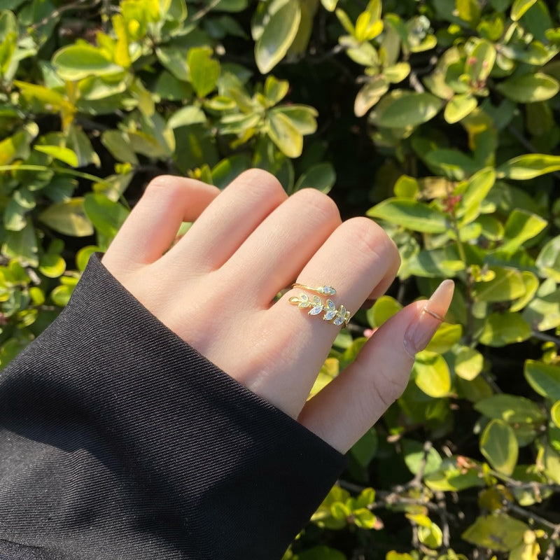 Dainty Gold Leaf Ring