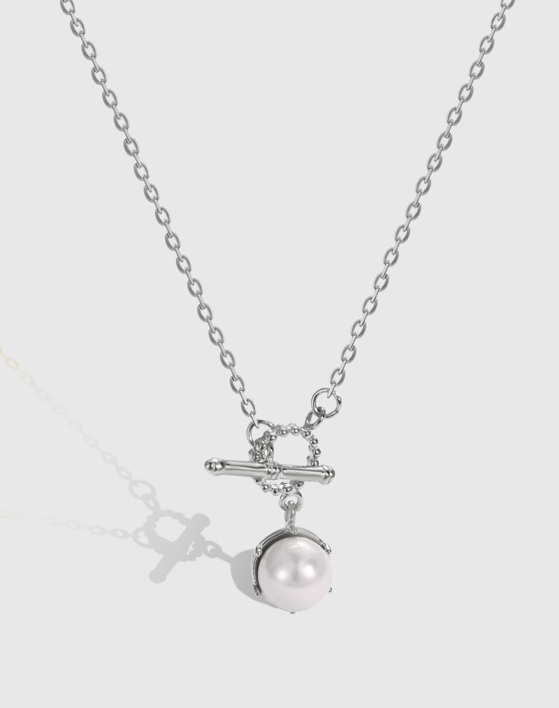 Minimal Pearl Necklace