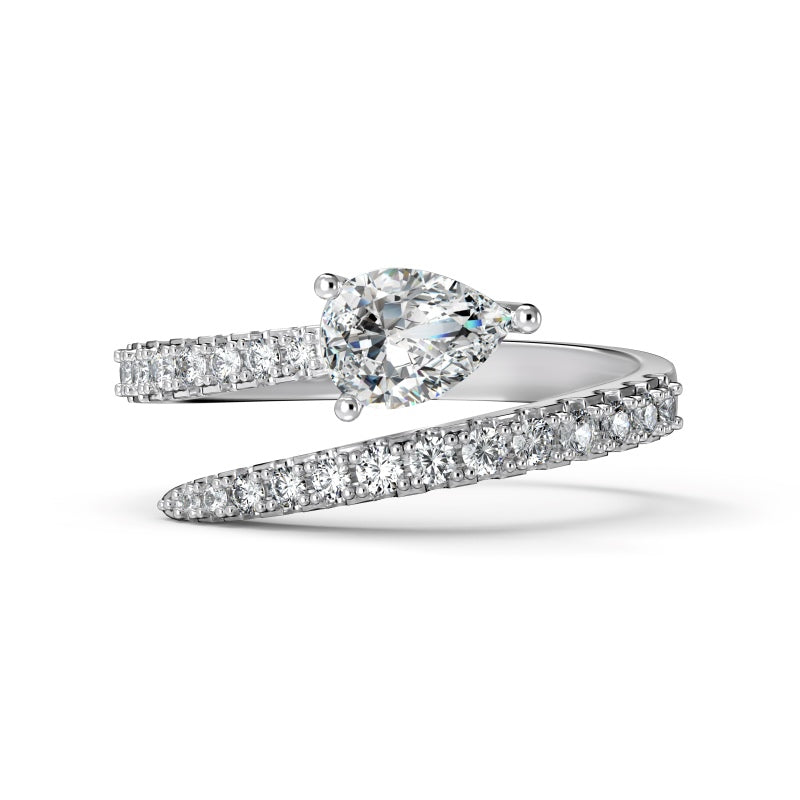 💎 Elegant Wrap Solitaire Ring